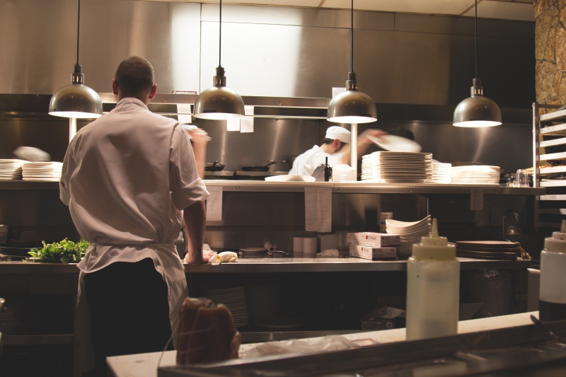 restaurant-CUERS-min_work-restaurant-steel-busy-meal-food-1327589-pxhere.com